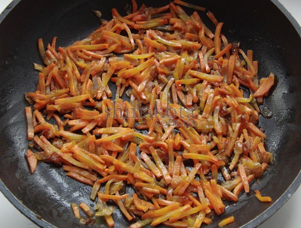 Обжаренные лук и морковь