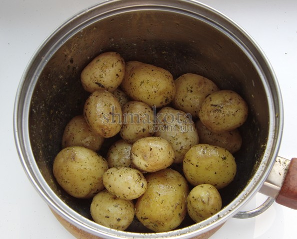 Молодая картошка со специями